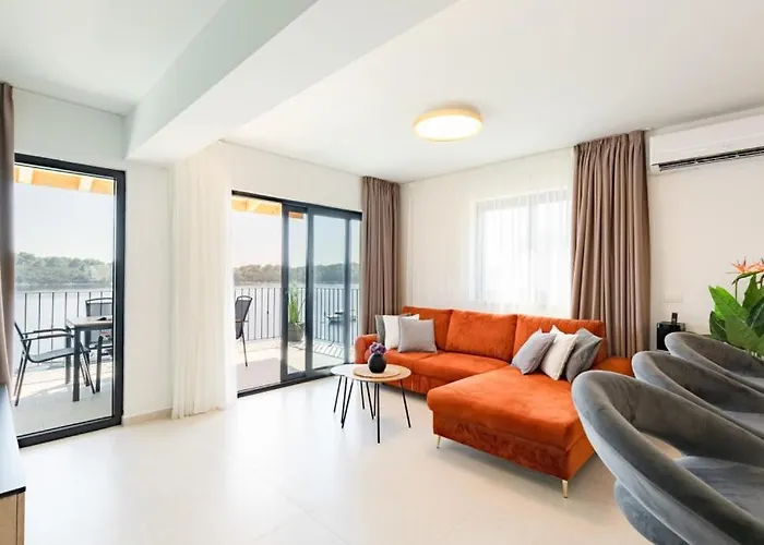 Waterfront Marija By Guide