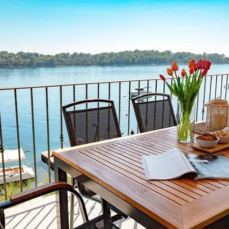 Waterfront Marija By Guide *